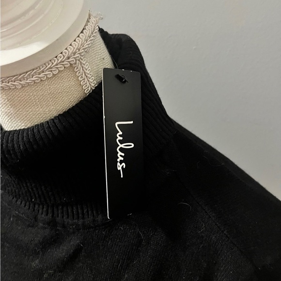 Women’s Lulu’s Black Turtleneck NWT Size Small - Picture 2 of 4